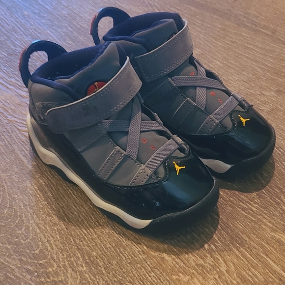 Jordan velcro toddler 8c shoes - Picture 3 of 4